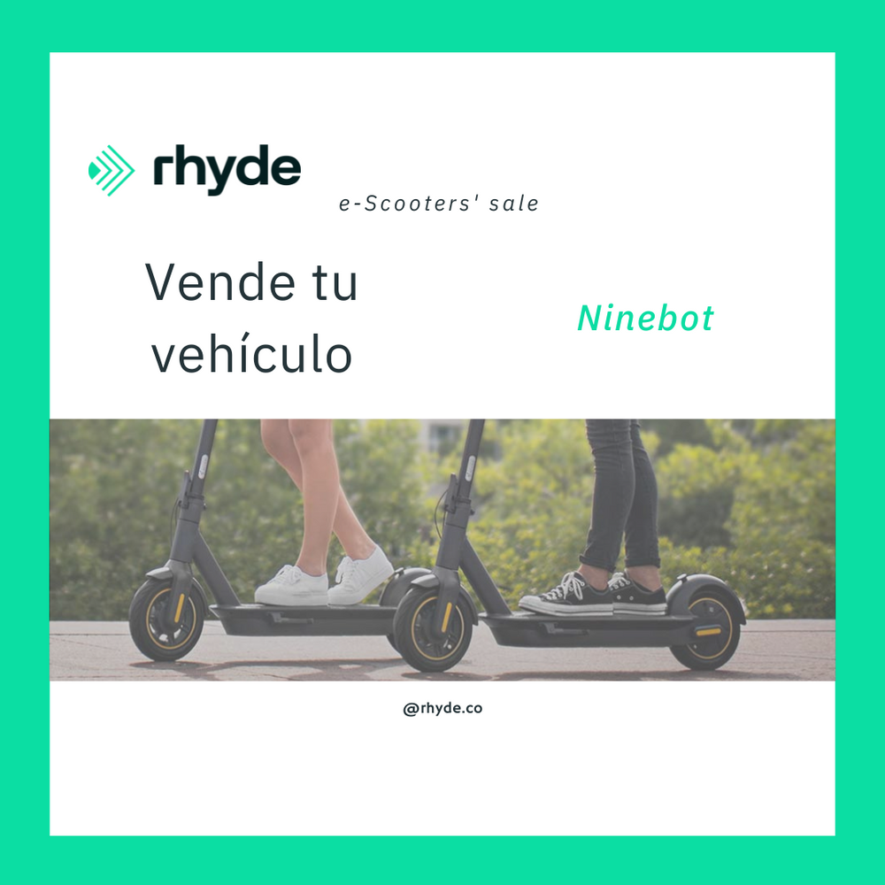 Dos personas andando en patineres Ninebot