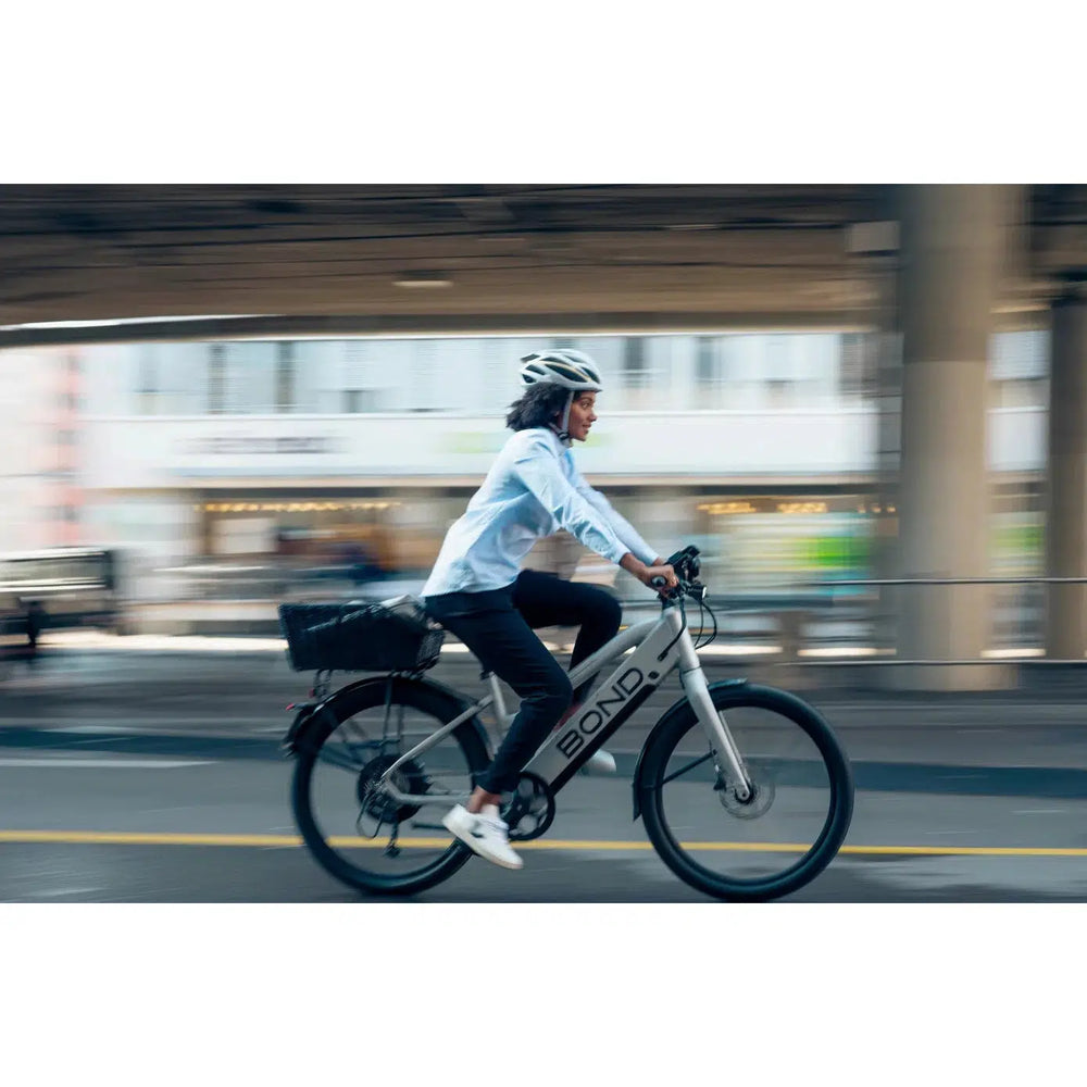 
                      
                        chica andando en bicicleta electrica goflow
                      
                    