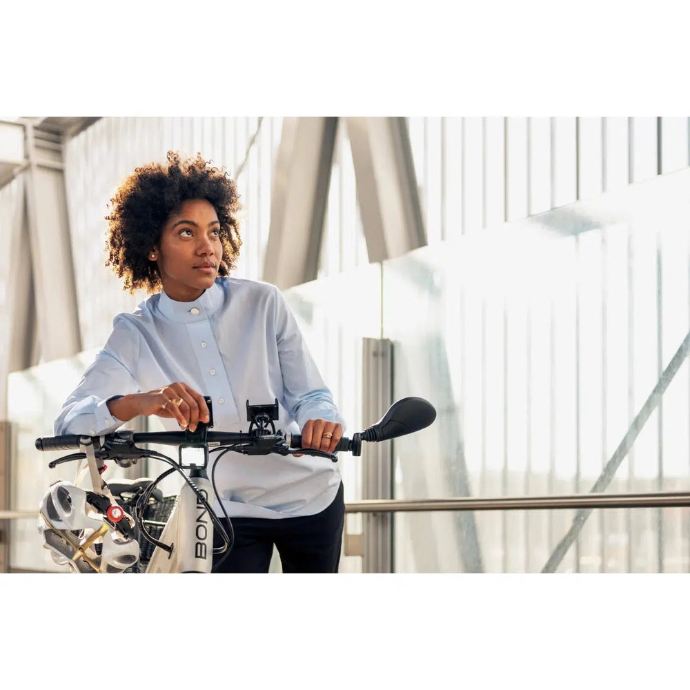 
                      
                        chica con bicicleta electrica goflow
                      
                    